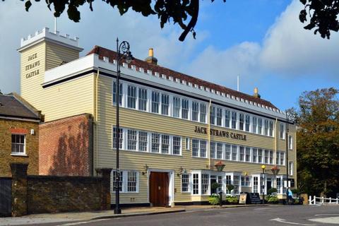 3 bedroom flat to rent, Jack Straws Castle, Hampstead, NW3