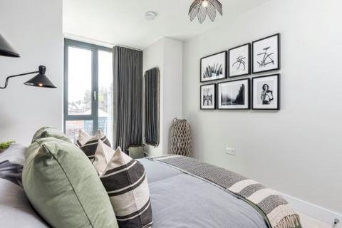 2 bedroom flat for sale, Kempton House High Street Staines Upon Thames TW18