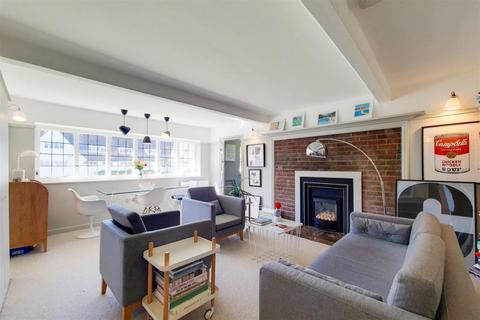 1 bedroom flat for sale, Waterlow Court Heath Close Hampstead Garden Suburb NW11