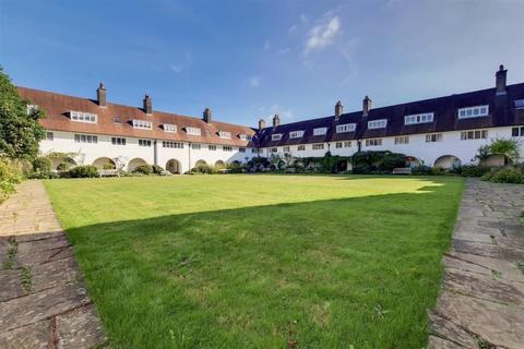 1 bedroom flat for sale, Waterlow Court Heath Close Hampstead Garden Suburb NW11