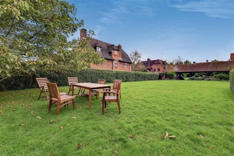 1 bedroom flat for sale, Waterlow Court Heath Close Hampstead Garden Suburb NW11