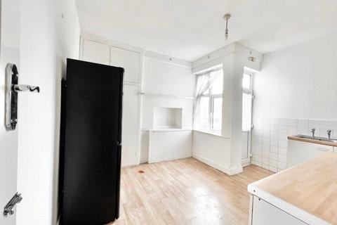 2 bedroom flat to rent, 233B All Souls Avenue, NW10