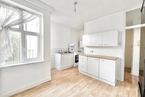 2 bedroom flat to rent, 233B All Souls Avenue, NW10