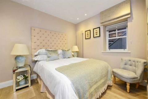 2 bedroom flat to rent, Flat B Lyndhurst Road, London, NW3