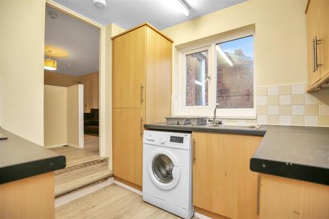 6 bedroom maisonette to rent, Simonside Terrace, Newcastle Upon Tyne NE6