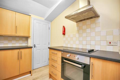 6 bedroom maisonette to rent, Simonside Terrace, Newcastle Upon Tyne NE6