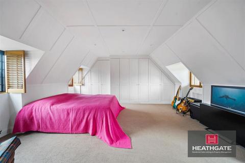 6 Heath Close, London, NW11 7DX