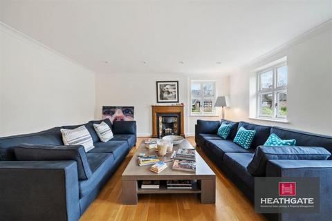 6 Heath Close, London, NW11 7DX