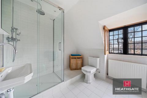 6 Heath Close, London, NW11 7DX