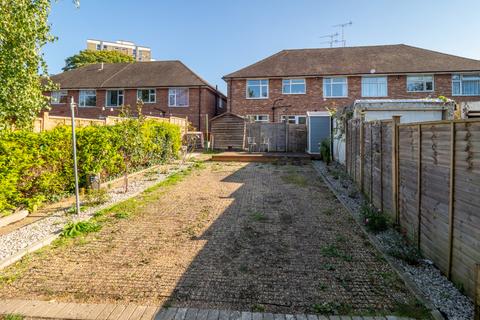 61 Effingham Close, Sutton, SM2 6AF