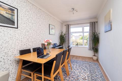 61 Effingham Close, Sutton, SM2 6AF