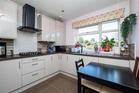 61 Effingham Close, Sutton, SM2 6AF