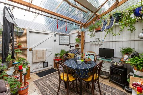 3 bedroom terraced house for sale, Myrna Close, London SW19