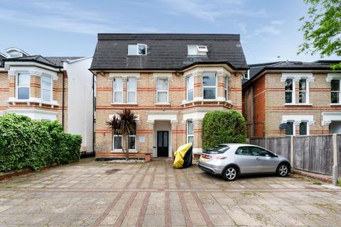 Studio to rent, Amber Court, Surbiton KT5