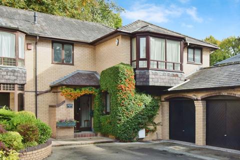 3 bedroom end of terrace house for sale, Groby Road, Greater Manchester WA14