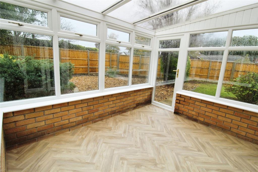 Milton Road, Waterlooville PO8 3 bed bungalow to rent £1,495 pcm (£