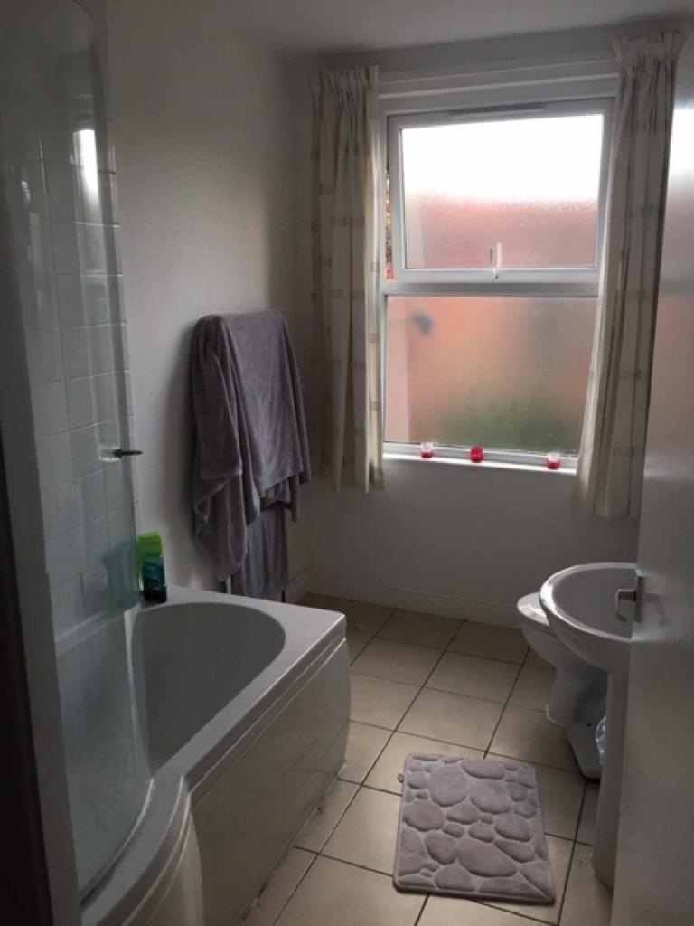 Nottingham NG7 3 bed house to rent £608 pcm (£140 pw)
