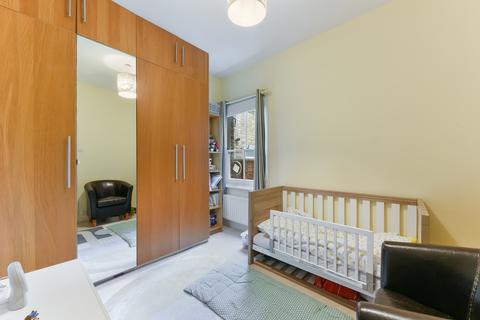 2 bedroom maisonette to rent, Marcus Street, SW18