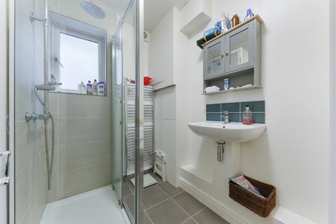 2 bedroom maisonette to rent, Marcus Street, SW18