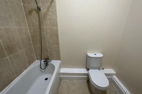 2 bedroom flat to rent, Savile Court, Savile Street, Huddersfield, HD3 4JT