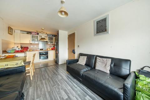 2 bedroom flat for sale, Slough, Berkshire, SL1