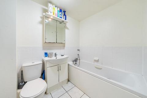 2 bedroom flat for sale, Slough, Berkshire, SL1