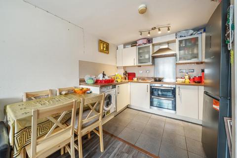 2 bedroom flat for sale, Slough, Berkshire, SL1