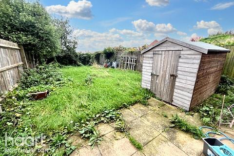 4 bedroom end of terrace house for sale, Braunston Close, Northampton