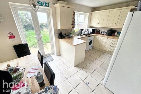 4 bedroom end of terrace house for sale, Braunston Close, Northampton