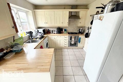 4 bedroom end of terrace house for sale, Braunston Close, Northampton