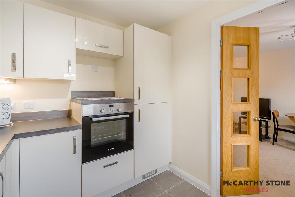 8606869-interior10.jpg