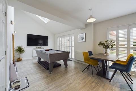 38 Basil Drive, Melksham, SN12 6LT