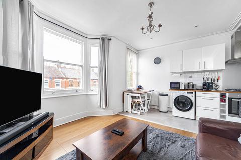 2 bedroom flat to rent, Holly Park Road, London W7