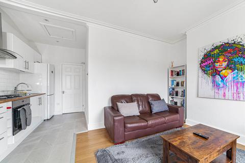 2 bedroom flat to rent, Holly Park Road, London W7