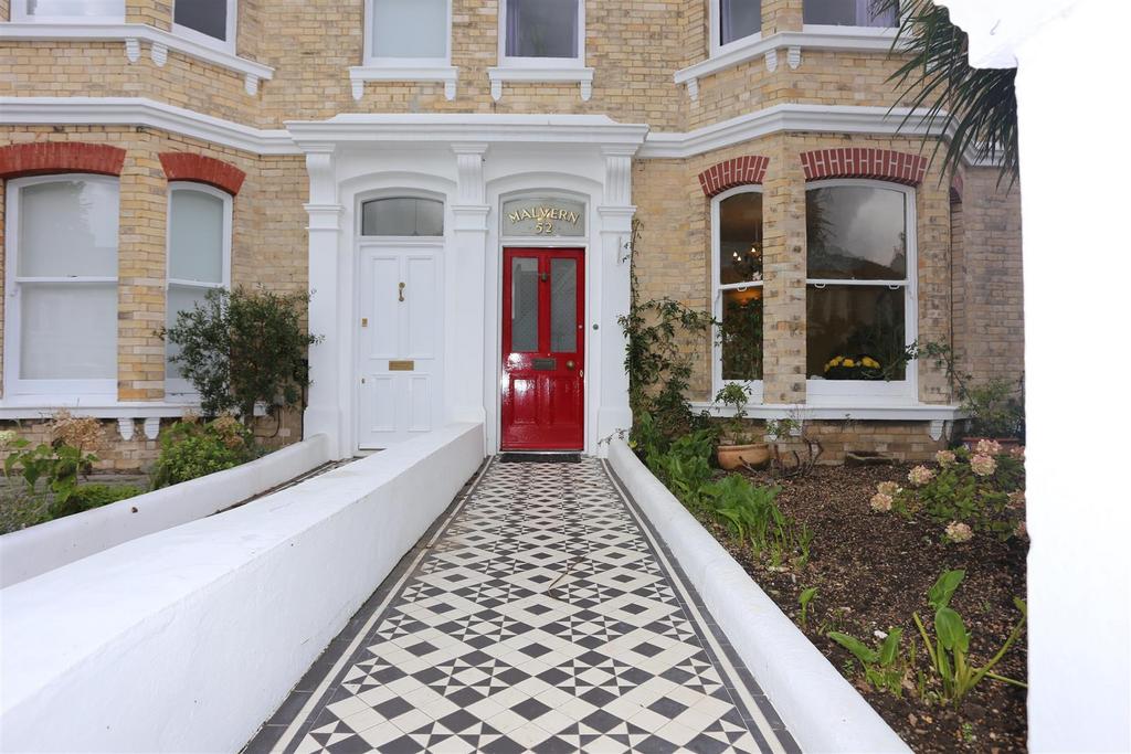 Walsingham Road, Hove 4 bed house to rent £3,500 pcm (£808 pw)