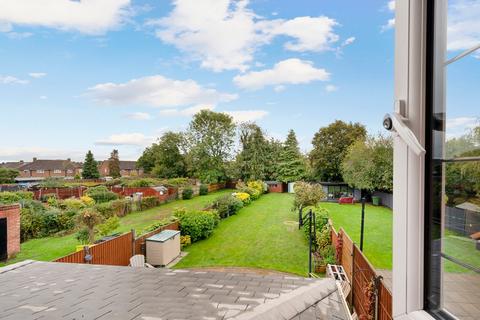 3 bedroom terraced house for sale, Robinsway, Hersham, KT12