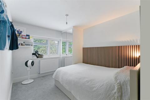 12a Longdown Lane North, Epsom, KT17 3JQ