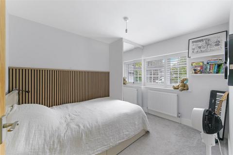 12a Longdown Lane North, Epsom, KT17 3JQ