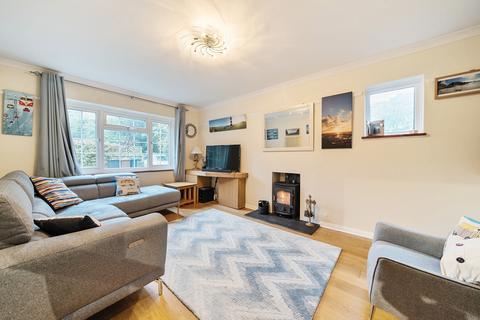 4 bedroom semi-detached house for sale, Peakfield, Frensham, Farnham, Surrey, GU10