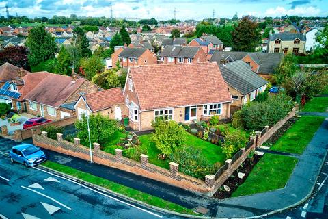 3 bedroom detached house for sale, Wrenthorpe Road, Wrenthorpe, Wakefield, West Yorkshire, WF2