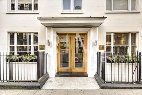 Studio to rent, 39 Hill Street, London W1J