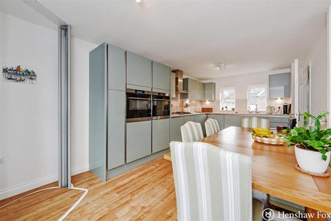 83 Withy Close, Romsey, SO51 7SA