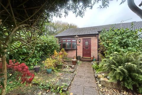 4 bedroom terraced bungalow for sale, Fairview Close, Ashton-in-Makerfield, Wigan, WN4 8QX