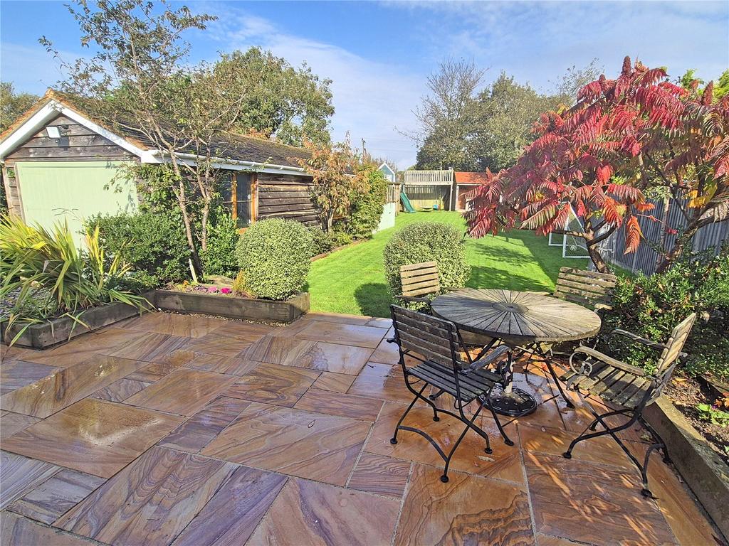 Gore Road, New Milton, Hampshire, BH25 4 bed bungalow for sale £650,000