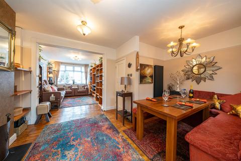 28 Barton Way, Croxley Green, Rickmansworth, WD3 3QA