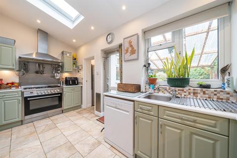 28 Barton Way, Croxley Green, Rickmansworth, WD3 3QA