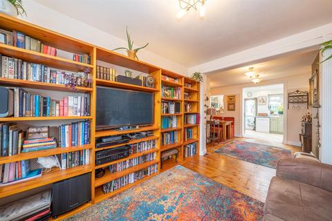 28 Barton Way, Croxley Green, Rickmansworth, WD3 3QA