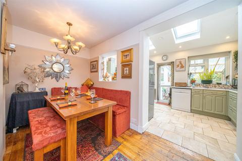 28 Barton Way, Croxley Green, Rickmansworth, WD3 3QA