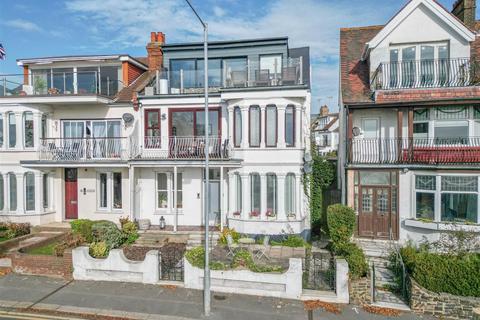 2 bedroom apartment for sale, GRAND PARADE, Leigh-On-Sea