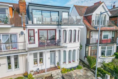 2 bedroom apartment for sale, GRAND PARADE, Leigh-On-Sea